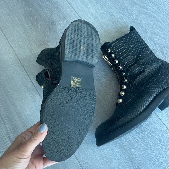 Jeffrey Campbell flat bootie - Picture 4 of 4